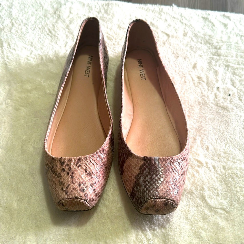 Pink snakeskin flat shoes